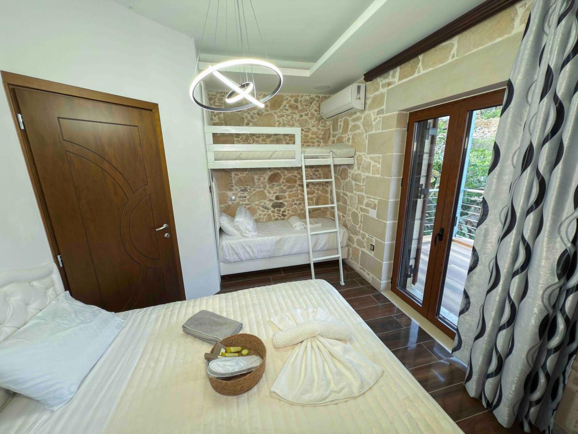 Heated Private Ozone Salt Pool, Jacuzzi, Cinema Inside & Outside, Ping Pong, Billiard, Ps5, Playground, Giant Chess, Giant Monopoly, Table Football, 3X Surround Sound - Villa Rokka Luxe Kíssamos Exterior foto